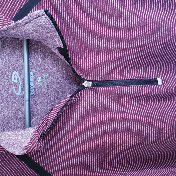 CHAMPION DUODRY+ QUARTER ZIP SPIRT SHIRT. Reflective details, mesh sides. SIZE M - Picture 4 of 6